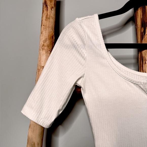 H&M Ribbed V-Neck Bodysuit - Picture 4 of 11